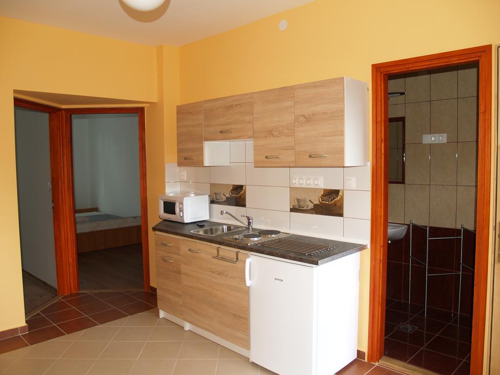 Liliom Apartman Jula Exterior foto