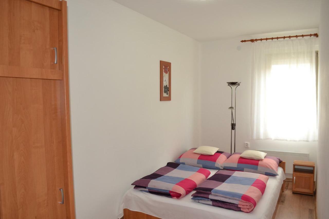 Liliom Apartman Jula Exterior foto