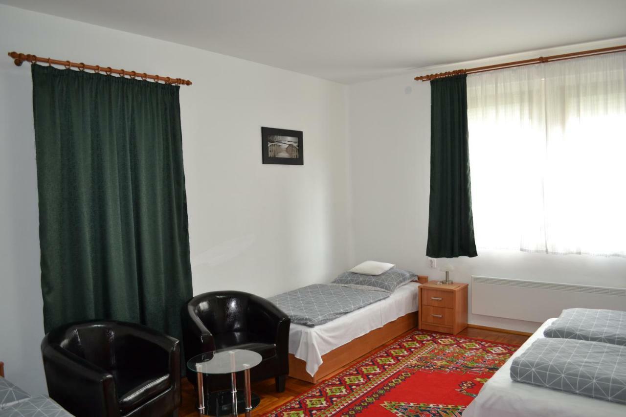 Liliom Apartman Jula Exterior foto