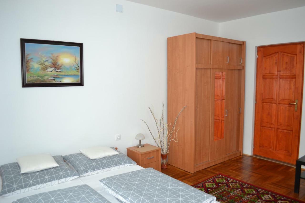 Liliom Apartman Jula Exterior foto